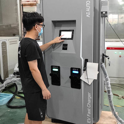 Peralatan Pasokan Kendaraan Listrik Komersial 120kw IP55 EV DC Fast Charger 60HZ