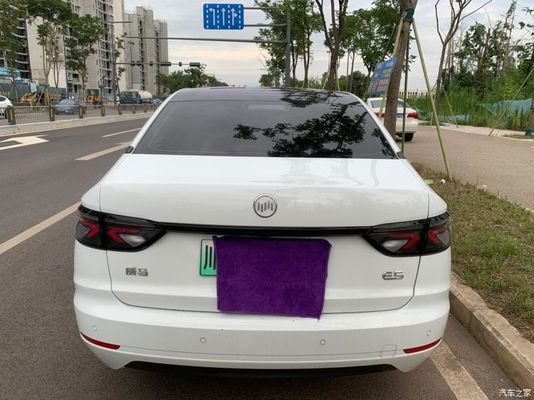 Weima E5 Pure Electric Vehicle Multicolor 170km/h Mobil Listrik Energi Baru