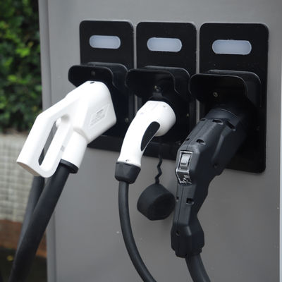 Peralatan Pasokan Kendaraan Listrik IP55 160KW DC Dual Input EV Charging Stations