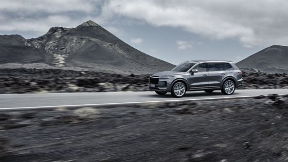 220km/h Plug In Hybrid SUV Jarak 700Km Empat Layar Mobil Listrik Enam Tempat Duduk