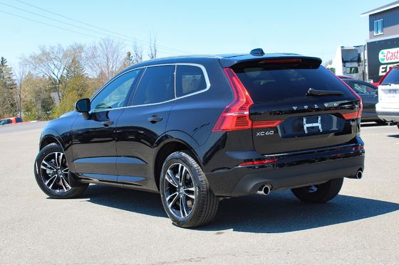 Mobil Listrik Sedang 4 Roda 4WD 180Km/H Max Power 184KW Volvo XC60 B5