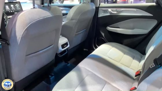 Geometri C Mobil Listrik Kompak EV 550km Rentang Penggerak Roda Depan 150km/jam