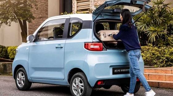 Jangkauan 120km Wuling Electric Vehicles RWD 3 Door 2 Box 4 Seater Electric Mini Car