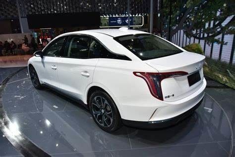 431km Mobil Listrik Sedan Kecepatan Tinggi Hongqi E QM5 PLUS 160km/H Kecepatan Maks