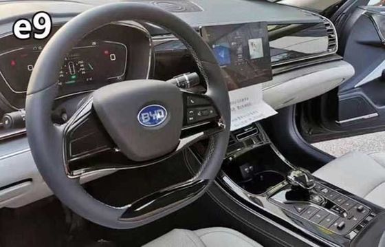 BYD E9 Mobil Listrik Besar Sedan Mewah Drive Tangan Kiri 185km / jam Jangkauan 506km