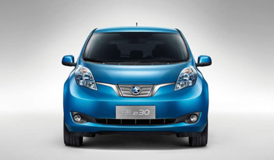 4 Kursi Mobil Listrik Murni Venucia E30 Kendaraan Penggerak Tangan Kiri 105km/jam