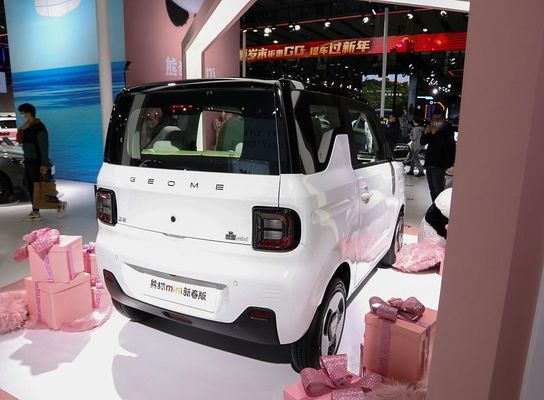 Geely Panda Mini EV Mobil 4 Kursi Hatchback Listrik Energi Baru 120km NEDC