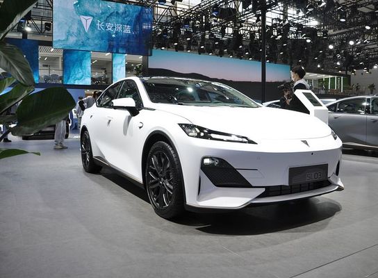 Changan Sl03 Auto Mobil Listrik Kinerja Tinggi Lima Pintu Lima Kursi Roda Empat