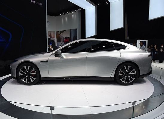 Mobil Listrik Limusin Cerdas Xpeng P7 Nedc 2WD 4WD 480 586 670 Rentang 706km