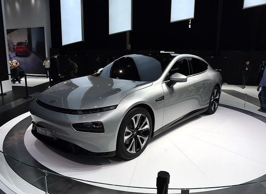 Mobil Listrik Limusin Cerdas Xpeng P7 Nedc 2WD 4WD 480 586 670 Rentang 706km