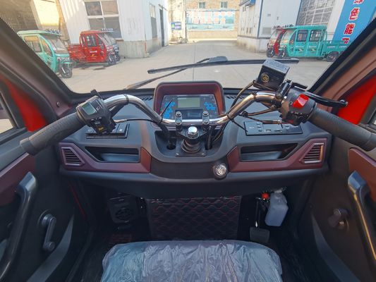 Sepeda roda tiga penumpang bertenaga bensin tertutup dengan multi warna Kecepatan maksimum 70km/H