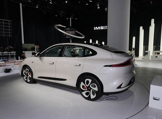 Zhiji LS6 Daya Maksimum 575kw Semua Mobil Listrik Dengan Kecepatan Tertinggi 252kmh Kendaraan Olahraga Listrik