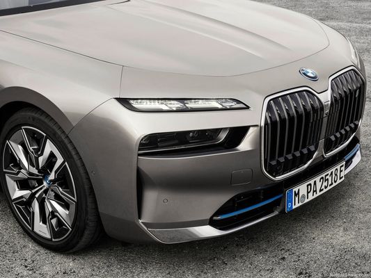Kendaraan energi baru untuk BMW i7 2023 xDrive60L mobil mewah Sport kursi mobil untuk orang dewasa kendaraan listrik