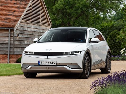 keluarga baru mobil listrik dari Hyundai Ioniq5 menawan, desain futuristik dengan jangkauan 430km