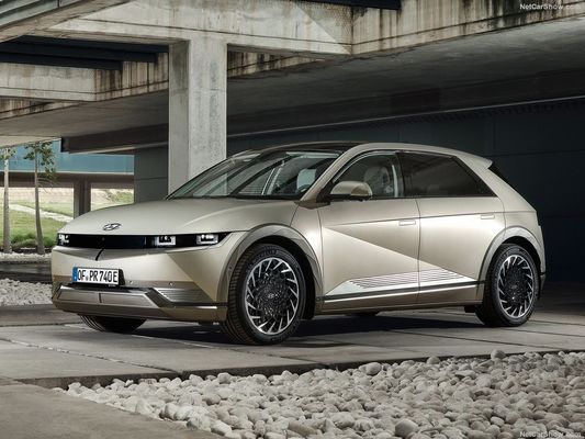 keluarga baru mobil listrik dari Hyundai Ioniq5 menawan, desain futuristik dengan jangkauan 430km