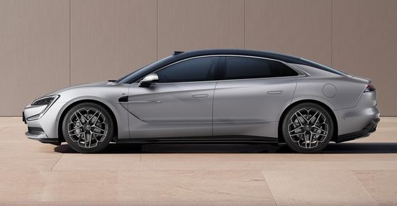 PRESALE 2024 Mobil EV Baru BYD Yangwang U7 Sedan Ketahanan Angin Of Cd 0.195 240Kw Daya Motor