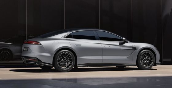 PRESALE 2024 Mobil EV Baru BYD Yangwang U7 Sedan Ketahanan Angin Of Cd 0.195 240Kw Daya Motor