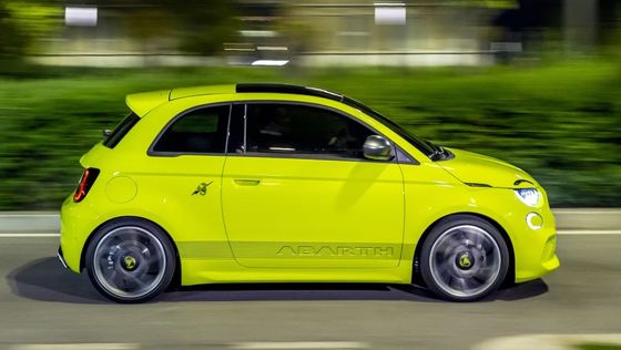 Cute dan Sporty di Abarth 500e Hot Hatchback Mobil Listrik Seperti Menyenangkan Seperti Bensin 152P.S Motor Power