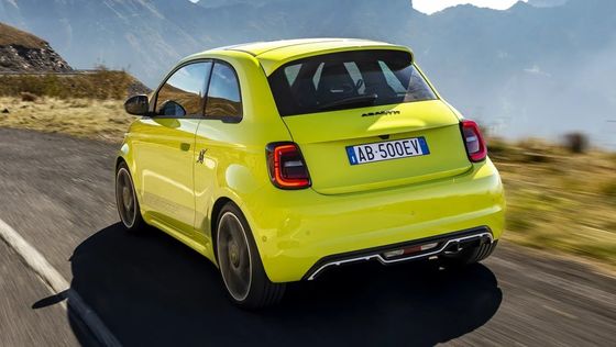 Cute dan Sporty di Abarth 500e Hot Hatchback Mobil Listrik Seperti Menyenangkan Seperti Bensin 152P.S Motor Power