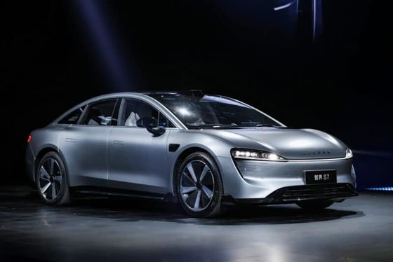 2024 New Chery Huawei LUXEED S7 2024 Luxury Electric Sedan LUXEED S7 dengan konsumsi 12,4kw/h self parking ev mobil