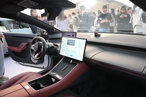 2024 New Chery Huawei LUXEED S7 2024 Luxury Electric Sedan LUXEED S7 dengan konsumsi 12,4kw/h self parking ev mobil