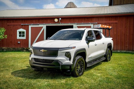 pickup energi baru 2024 Chevrolet Silverado EV dengan 450 mil EPA jangkauan mengesankan bekerja pada 10000 lb kapasitas penarik