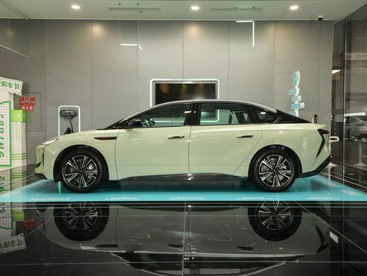 2024 Pure Electric Hongqi EH7 Mobil Listrik Dengan Jangkauan 820km
