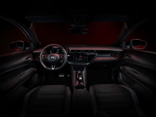 The Sportyest Compact Car Alfa Romeo Pertama EV Milano Dengan 2 Pilihan Penggerak 156ph & 240ph WLTC 240miles