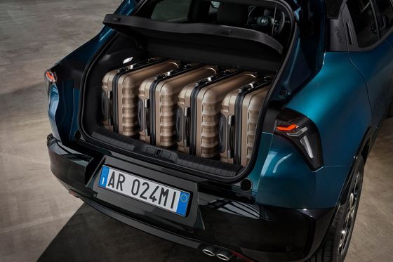 The Sportyest Compact Car Alfa Romeo Pertama EV Milano Dengan 2 Pilihan Penggerak 156ph & 240ph WLTC 240miles