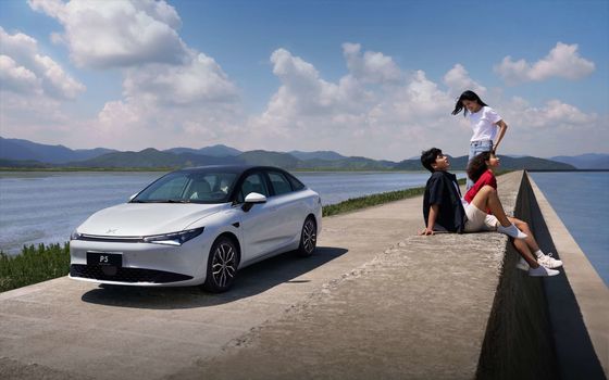 2024 Xpeng P5 Kendaraan Listrik EV Mobil Listrik Jangka Panjang 480km 155KW Daya 170km/h