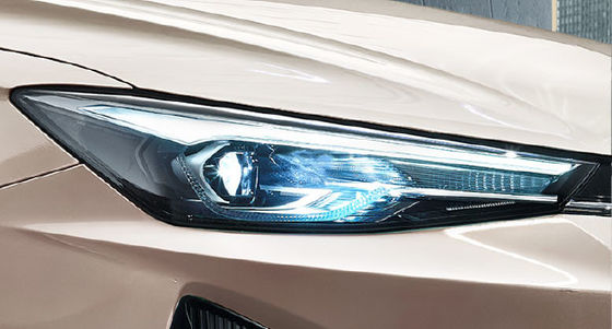 NEDC501Km Range Drive Roewe Ei5 MPV Kendaraan Listrik Murni Kecepatan tertinggi 185km/h 8.3sec 0-100km/h Akselerasi