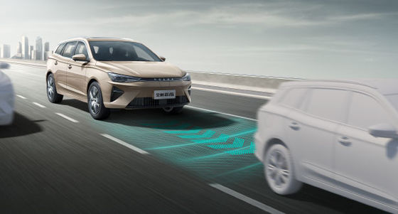 NEDC501Km Range Drive Roewe Ei5 MPV Kendaraan Listrik Murni Kecepatan tertinggi 185km/h 8.3sec 0-100km/h Akselerasi