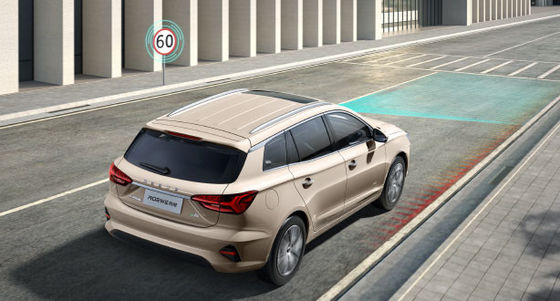 NEDC501Km Range Drive Roewe Ei5 MPV Kendaraan Listrik Murni Kecepatan tertinggi 185km/h 8.3sec 0-100km/h Akselerasi