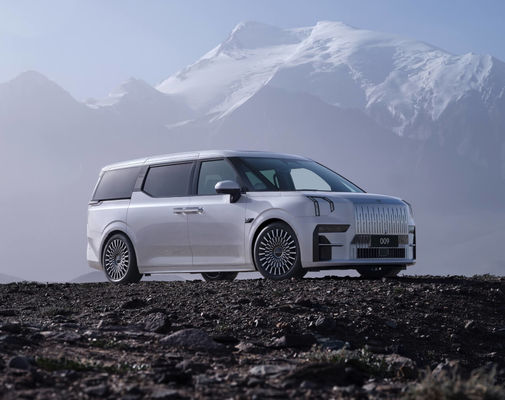 Zeekr 009 Pure Electric Luxury MPV mendefinisikan ulang harapan Anda dari MPVS 140kwh baterai 822km CLTC Jangkauan 0-100km / h dalam 4.5s