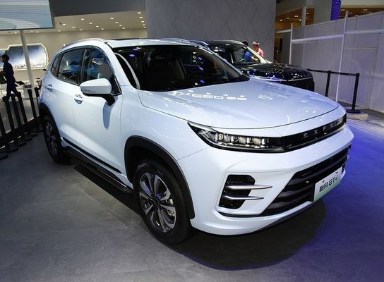 Mobil hibrida EXCEED Classic 2023 di Chery EXCEED ET-i 1.5T 156hp L4 + 125motor listrik 180km / jam kecepatan tertinggi 0-100km / jam dalam 7 detik