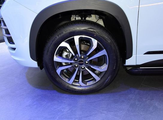 Mobil hibrida EXCEED Classic 2023 di Chery EXCEED ET-i 1.5T 156hp L4 + 125motor listrik 180km / jam kecepatan tertinggi 0-100km / jam dalam 7 detik