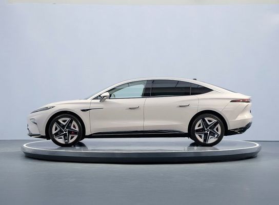 Kendaraan listrik murni Feifan F7 dilengkapi dengan pengisian baterai gratis dan pertukaran seumur hidup 500km RWD powertrain mobil listrik