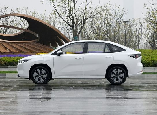 Kendaraan Listrik Murni Geely Cao Cao 60 EV Dengan Baterai yang Dapat Ditukar Dan Jangkauan 415 Km & 150 km/jam Kecepatan Tertinggi Pengisian Cepat