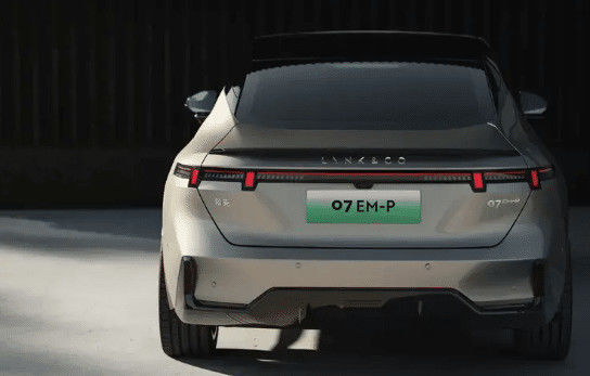 Hari ini terbaru diluncurkan LYNK & CO 07 EM-P 126km jangkauan panjang pro PHEV 160 kW motor listrik & 350N.m torsi kendaraan energi baru