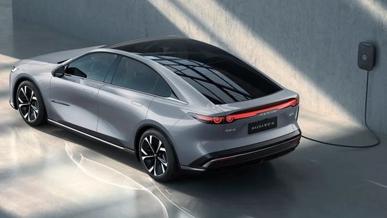 Kendaraan listrik murni pertama Mazda EZ-6 adalah sedan roda belakang yang ramping dengan