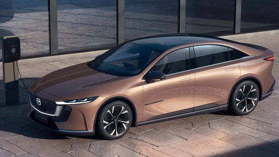 Kendaraan listrik murni pertama Mazda EZ-6 adalah sedan roda belakang yang ramping dengan