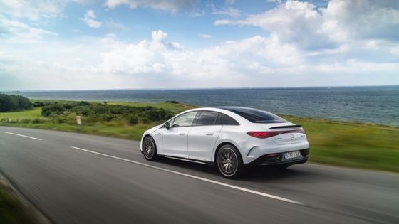Kendaraan listrik jarak jauh super Mercedes-Benz EQE AMG 53 4MATIC + dengan motor 460kw/625P.s kekuatan 220km / h kecepatan tertinggi
