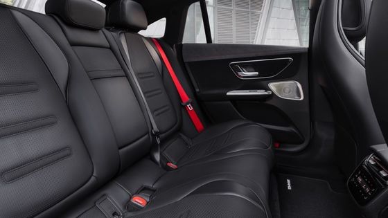 Kendaraan listrik jarak jauh super Mercedes-Benz EQE AMG 53 4MATIC + dengan motor 460kw/625P.s kekuatan 220km / h kecepatan tertinggi