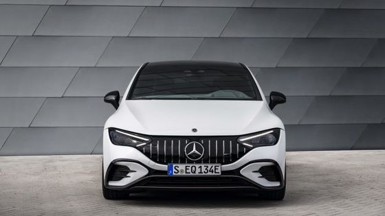 Kendaraan listrik jarak jauh super Mercedes-Benz EQE AMG 53 4MATIC + dengan motor 460kw/625P.s kekuatan 220km / h kecepatan tertinggi