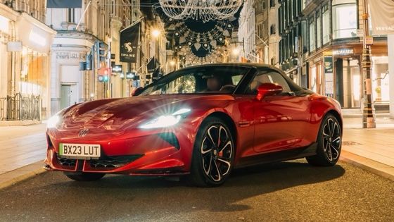 MG Cyberster Trophy Mobil sport listrik yang sehat 335bhp dan 350lb ft torsi, 336 mil jangkauan di bawah 77kwh baterai