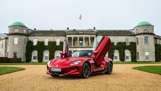 MG Cyberster Trophy Mobil sport listrik yang sehat 335bhp dan 350lb ft torsi, 336 mil jangkauan di bawah 77kwh baterai