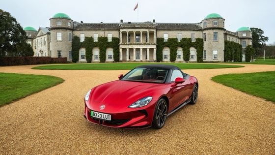 MG Cyberster Trophy Mobil sport listrik yang sehat 335bhp dan 350lb ft torsi, 336 mil jangkauan di bawah 77kwh baterai