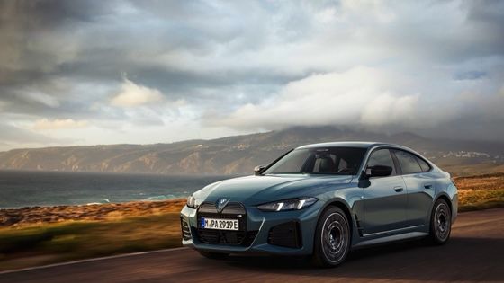 Kendaraan listrik murni berkinerja tinggi jangkauan 450km BMW i4 akselerasi 0-100km/h pada 3.9s 225km/h kecepatan tertinggi 400kw daya