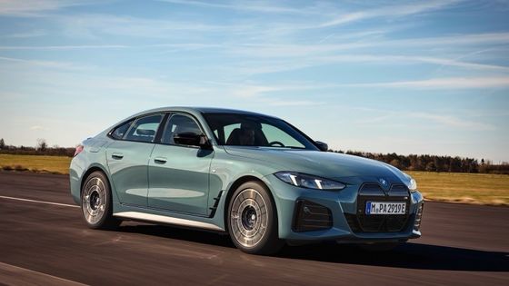 Kendaraan listrik murni berkinerja tinggi jangkauan 450km BMW i4 akselerasi 0-100km/h pada 3.9s 225km/h kecepatan tertinggi 400kw daya