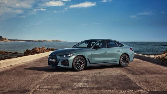 Kendaraan listrik murni berkinerja tinggi jangkauan 450km BMW i4 akselerasi 0-100km/h pada 3.9s 225km/h kecepatan tertinggi 400kw daya